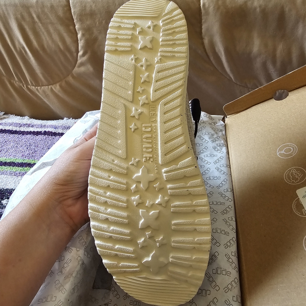 COPY - Hey Dude SINGLE SHOE SIZE 9 LEFT FOOT - Picture 3 of 4
